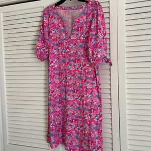 New Lilly dress. Worn 1 time. Size medium true to size